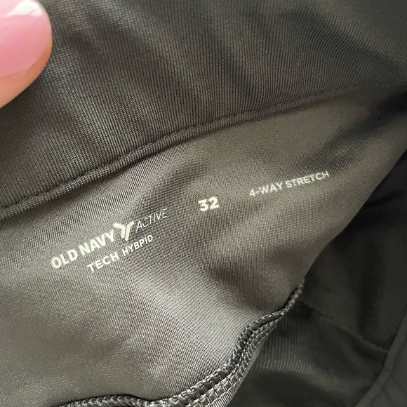 Old Navy charcoal tech mens shorts size 32 - Picture 8 of 8